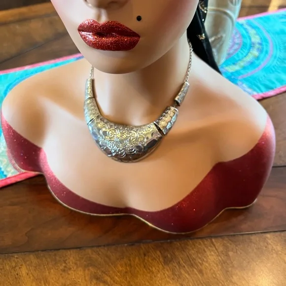 Chico's Silver Floral Engraved Necklace - Picture 6 of 11